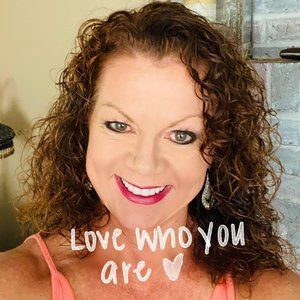 Meet your Posher, Dee dee